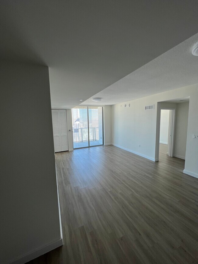 Photo - 168 SE 1st St Unidad 11