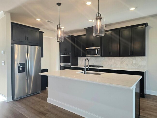 Photo - 2999 Sweet Red Cir