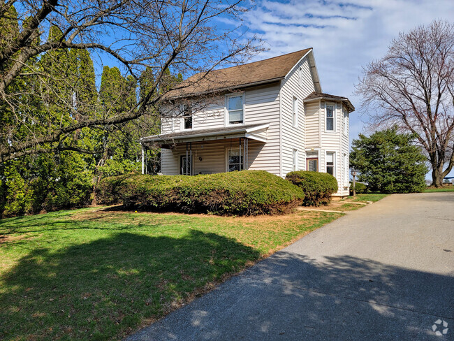 Building Photo - 13 N Hollander Rd Unit Rear Rental