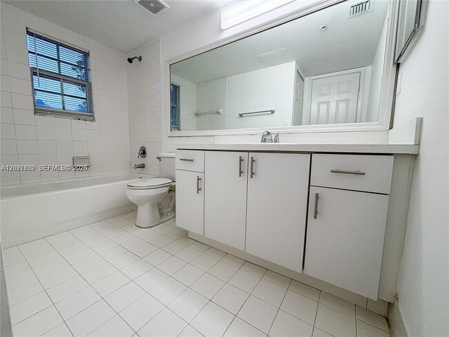 Photo - 655 SW 111th Way Unidad 201