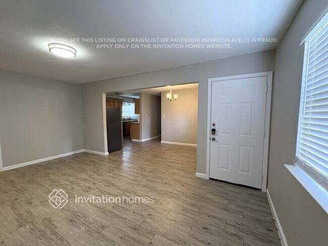 Photo - 102 Whitham St