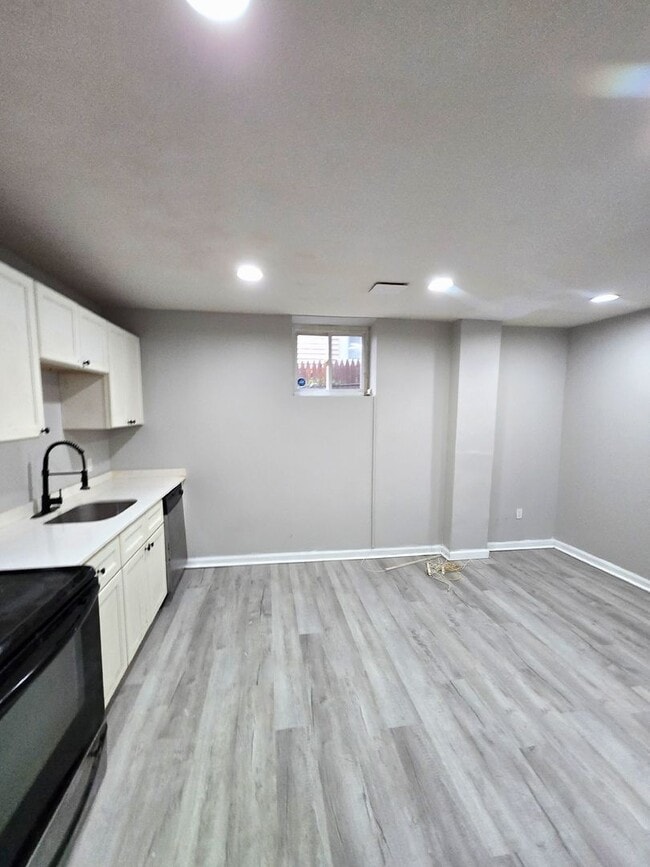 Photo - 457 Admiral St Unit 1