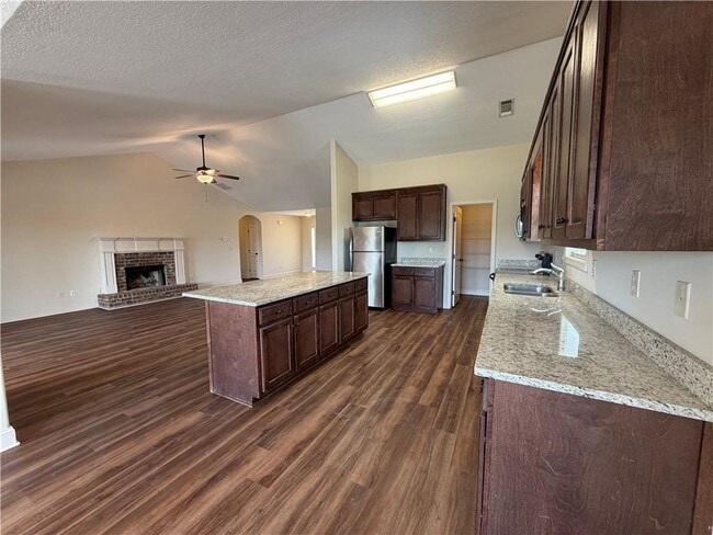 Photo - 2125 Savannah Dr