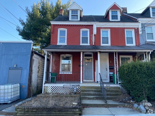 Building Photo - 3 Bedroom Townhouse in Lancaster