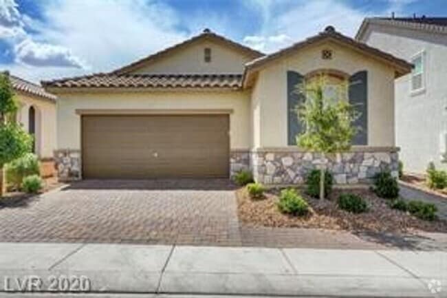 Building Photo - Beautiful home w/ 3 spacious bedrooms+den.