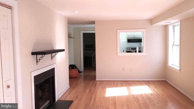 Photo - 2043 Mt Vernon St Unit 4