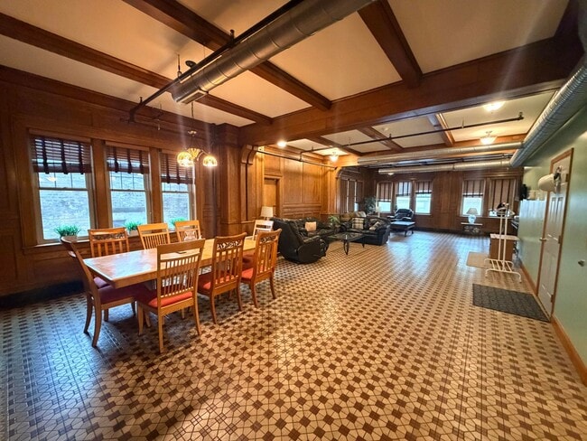 Building Photo - 1425 5th Ave Unit Apt 2