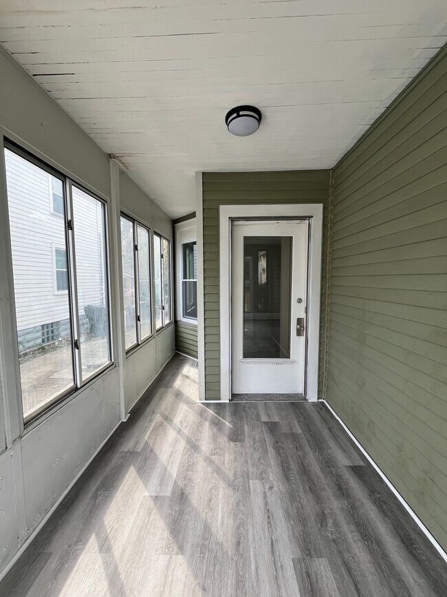 Photo - 3732 W 37th St Unidad Down