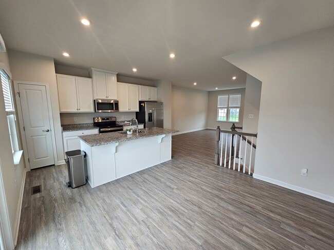 Photo - 3 Bedroom, 2.5 Bathroom Townhome, Available NOW