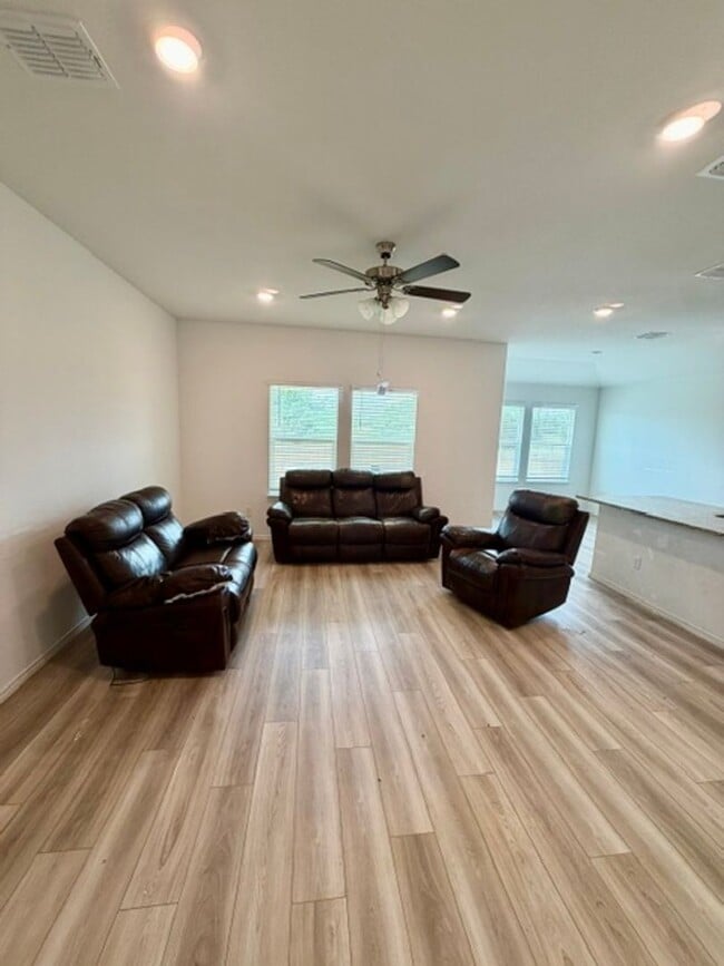 12516 Tarres Ct.