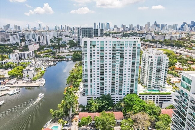 Photo - 1871 NW S River Dr Unidad 501