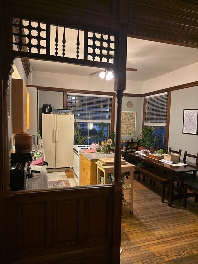 Photo - 2204 Grand Ave S Unidad 1