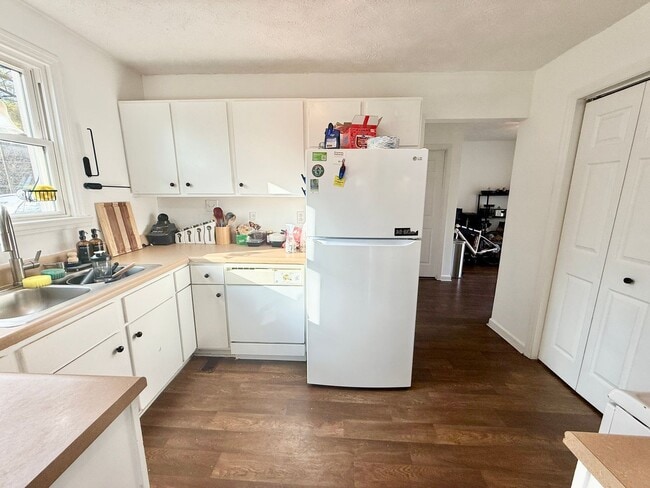 Photo - Inglewood Charmer! 3 Bedroom 2 Bath House with back deck & partially fenced yard