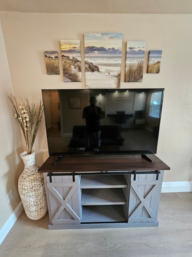2020 Oakmeadow St Unit Studio Paradise