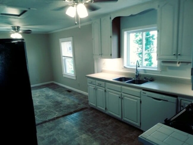 Photo - Adorable 2 Bed/1 Bath Single Story Home - Statesville - Covered Front Porch - Back Deck - Washer/...