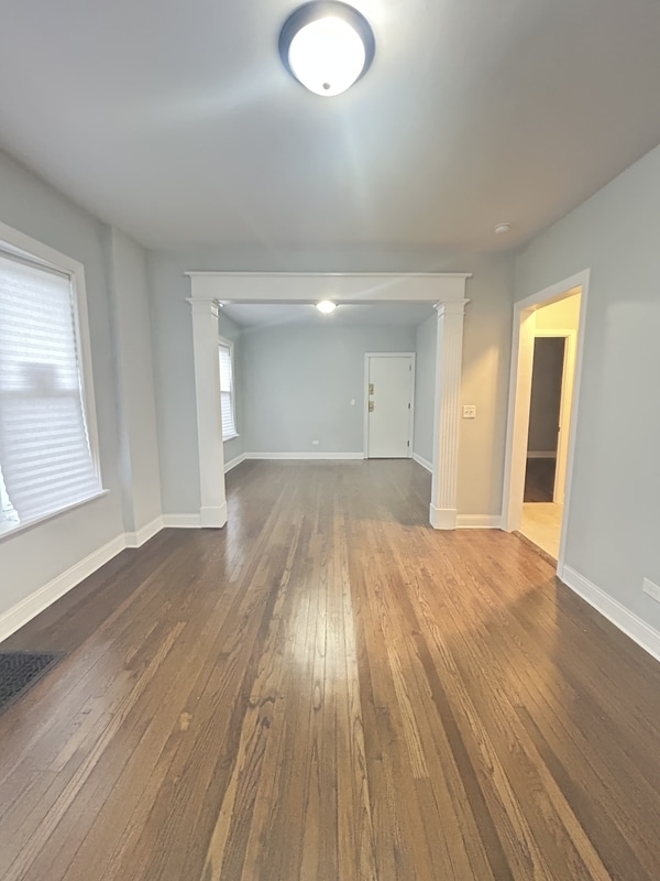 Building Photo - 1852 W 58th St Unit 1 Rental