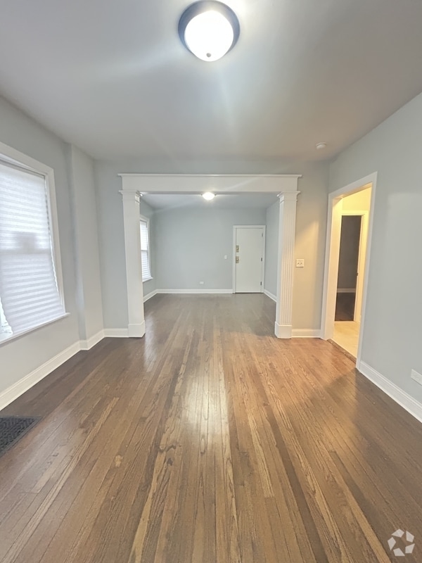 Building Photo - 1852 W 58th St Unit 1 Rental