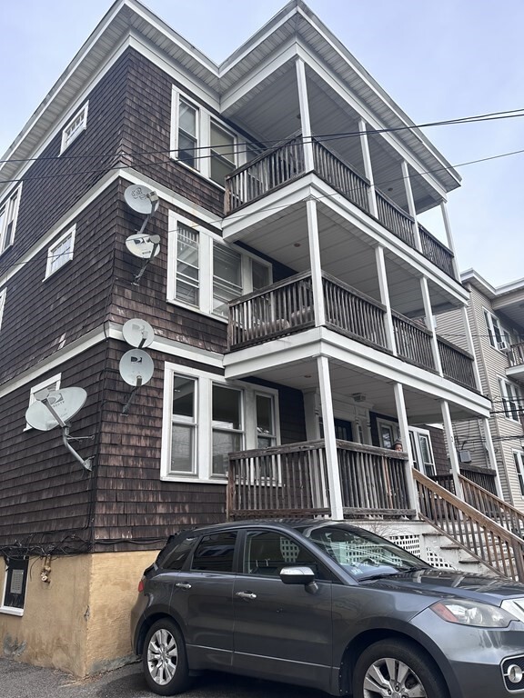 Building Photo - 28 Fawndale Rd Unit 1L