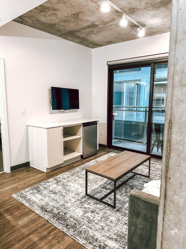 Building Photo - 1031 N Park Ave Unit ID1383726P