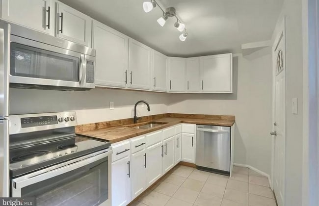 Photo - Spacious 3 Bedroom on 2nd