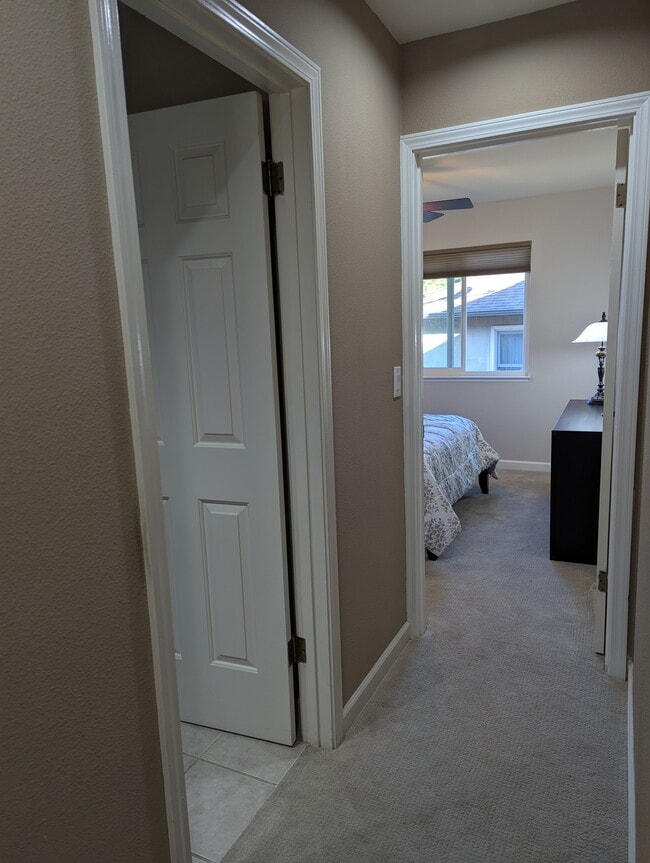 Building Photo - 2652 Hillcrest Ave Rental