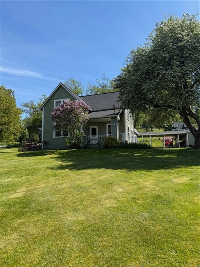 Photo - 4 Bedroom, 1 Bathroom Home in Bow!