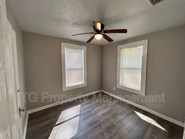 Photo - 3516 Phyllis St