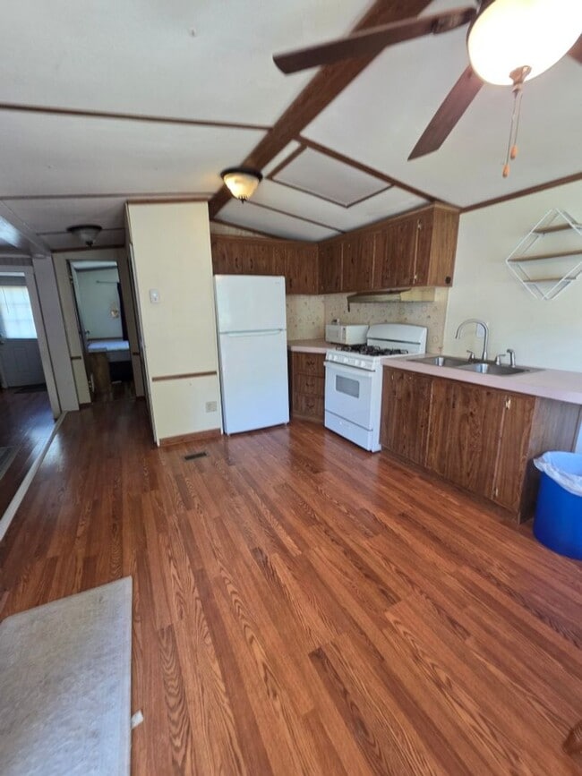 Photo - $1,100 - 1 Bedroom / 1 Bath Furnished Park Model in Tatham Mountain Park