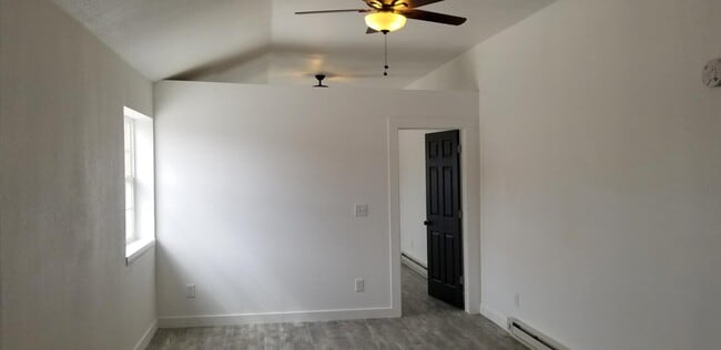 Building Photo - 212 1st St Rental