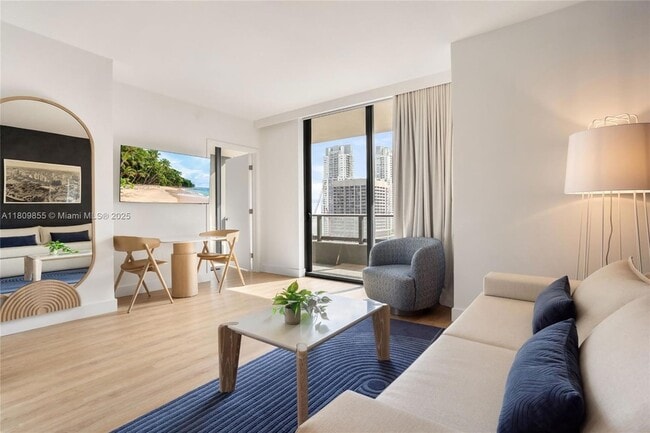 Photo - 159 NE 6th St Unidad 3012