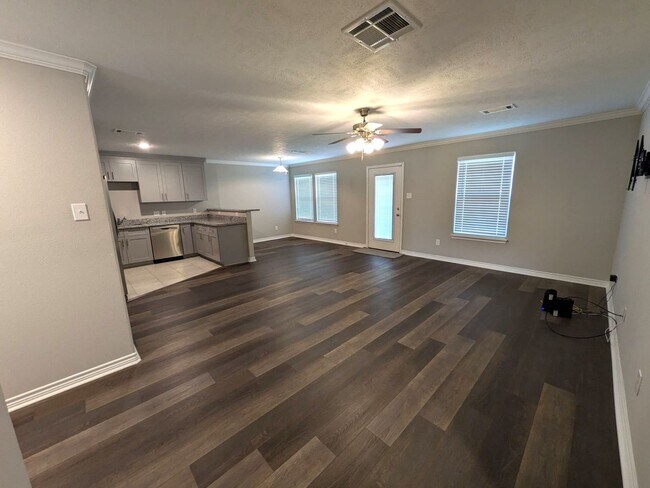 Photo - 610 Craig St