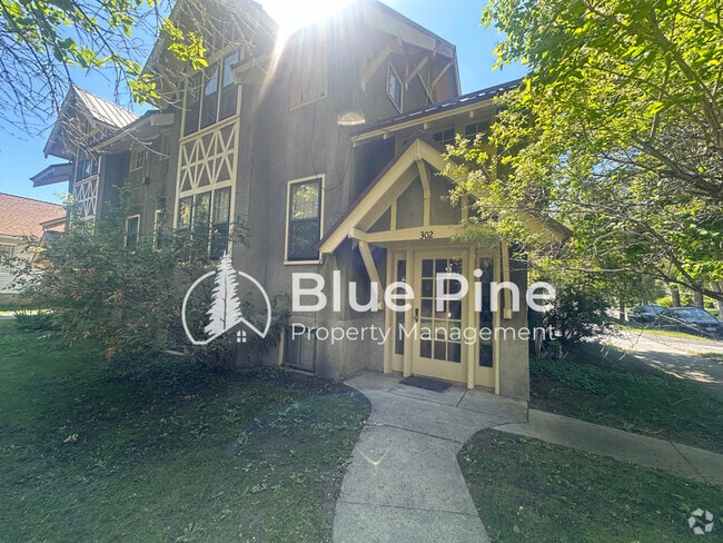 Building Photo - 302 12th St Unit 3 Rental