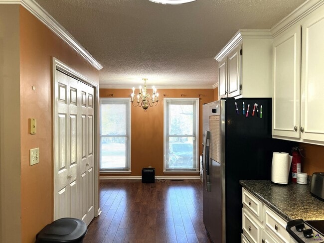 Photo - 850 Parkview Ct