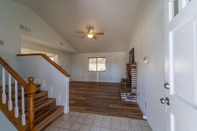 Photo - 3 bedroom minutes from shopping & freeway access!