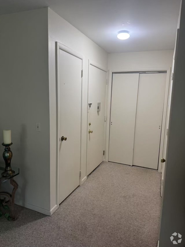 Building Photo - V2 Avon Dr Unit V-2 Rental