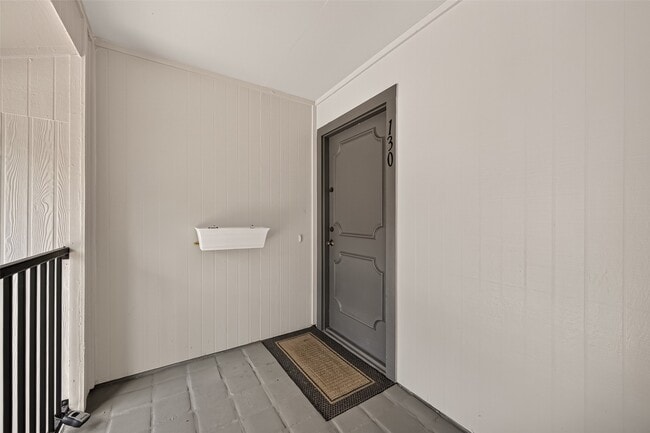 Building Photo - 12633 Memorial Dr Unit 130