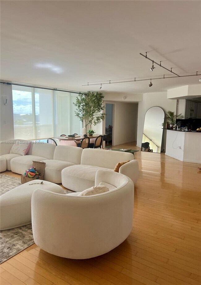 Photo - 1900 Sunset Harbour Dr Unidad 1205/07