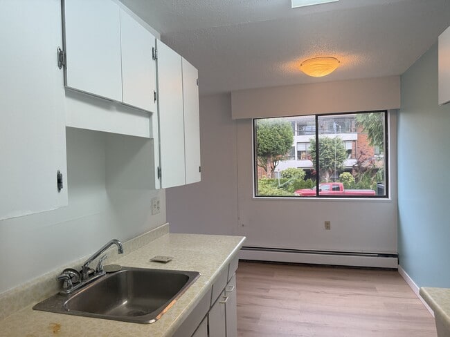 Photo - 1285 Martin St