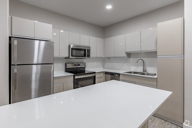 1BR, 1BA - 775 SF