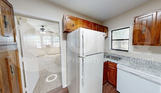 Photo - 224 W Hull St