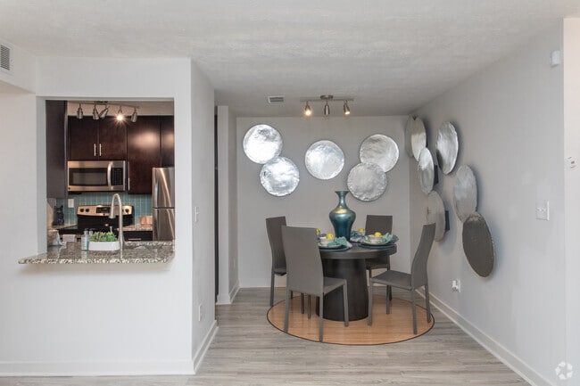 2BR, 2BA -1000SF