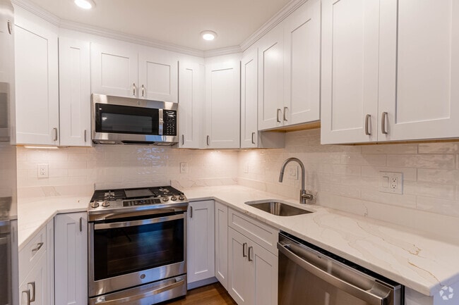 Building Photo - 303 Maverick St Rental