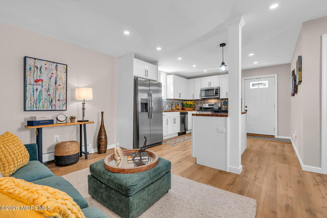 282 Carr Ave