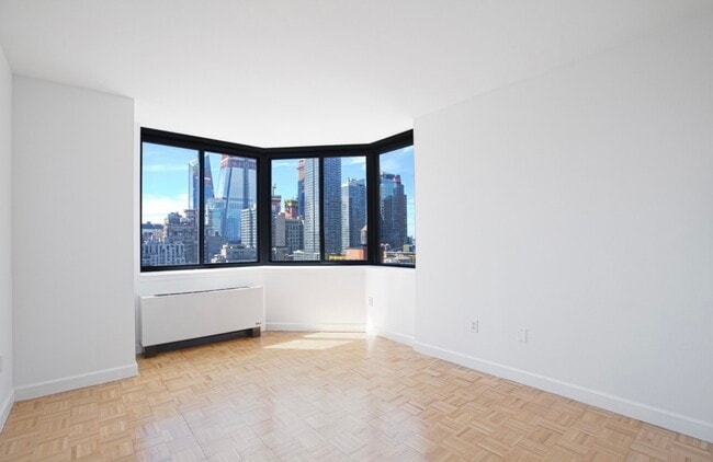 Photo - 420 W 42nd St