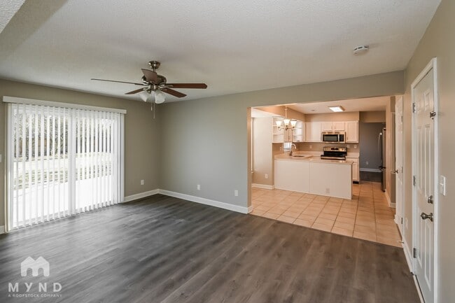 Photo - 11200 Leadenhall Ln