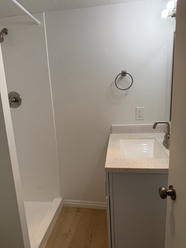 Photo - 414 E 1834 S