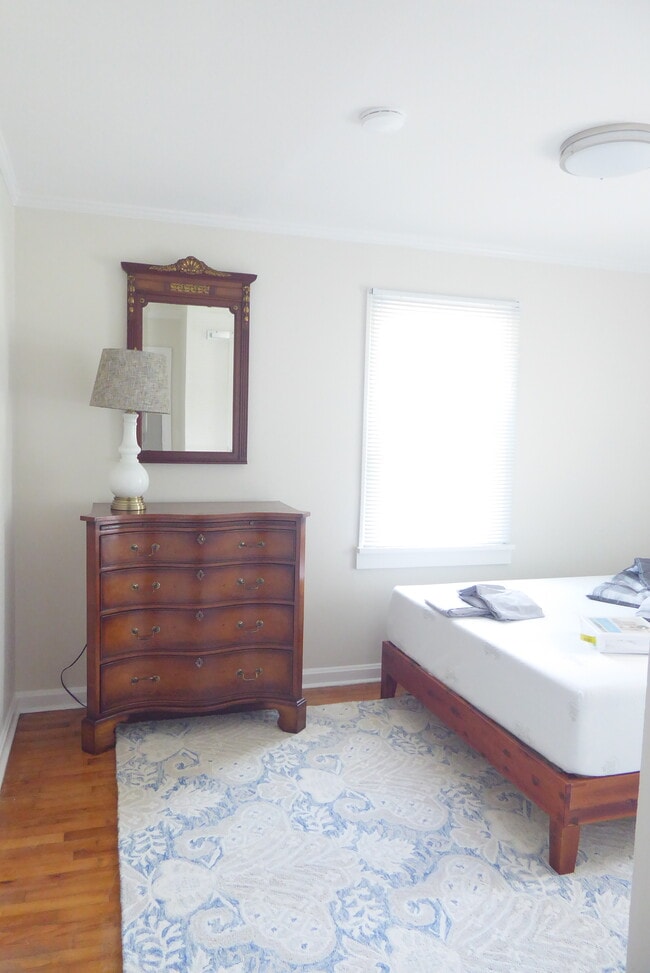 Photo - 209 N Bigby Dr