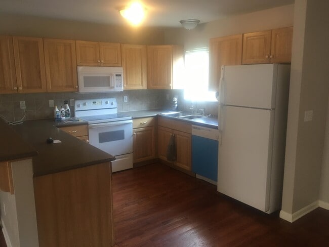 Photo - 1437 Roslyn St