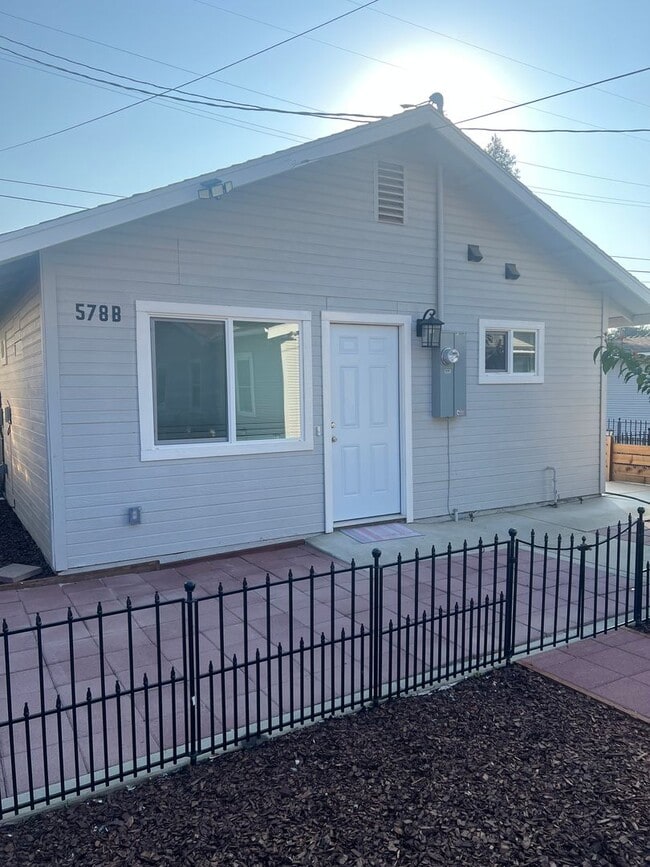 Photo - Charming 1 bedroom home