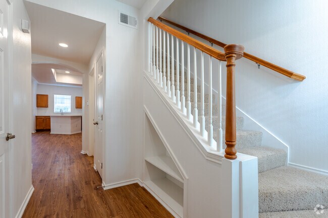 2BR, 2BA - 1484SF TH - Entry